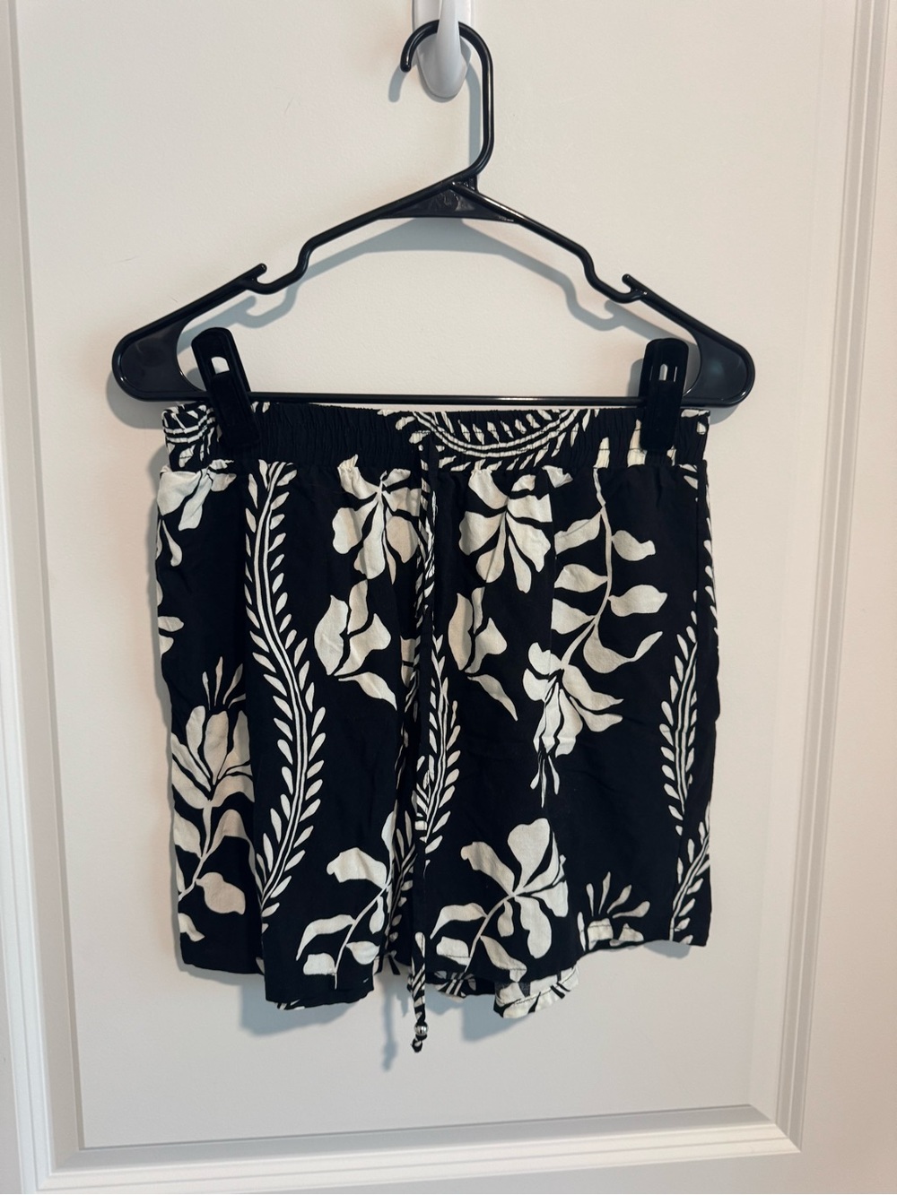 Mlle Gabrielle Black Floral Drawstring Shorts - Picture 2 of 6